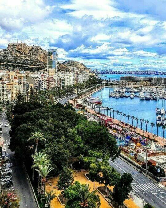 Atico Centrico Junto A La Playa Apartman Alicante Kültér fotó